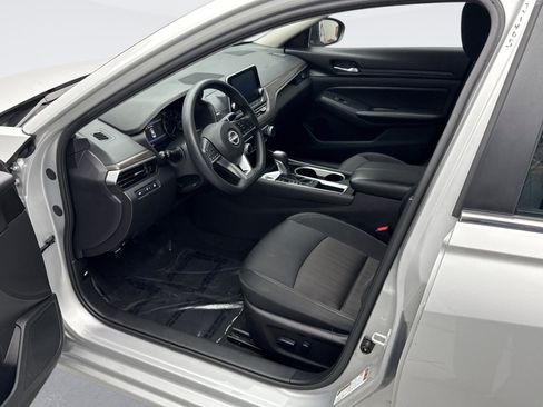 Used 2024 Nissan Altima 2.5 SV image 10