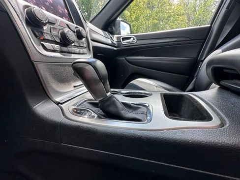 Used 2018 Jeep Grand Cherokee Altitude AWD/4WD image 16