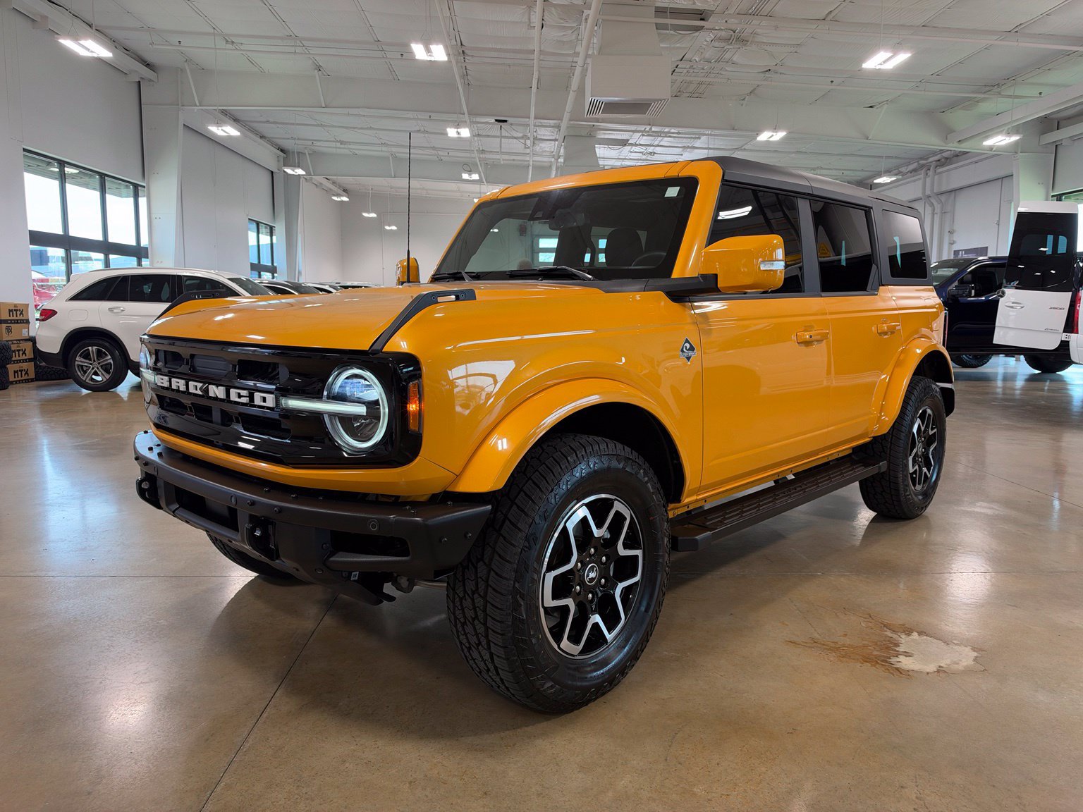 Used 2022 Ford Bronco Outer Banks AWD/4WD image 3
