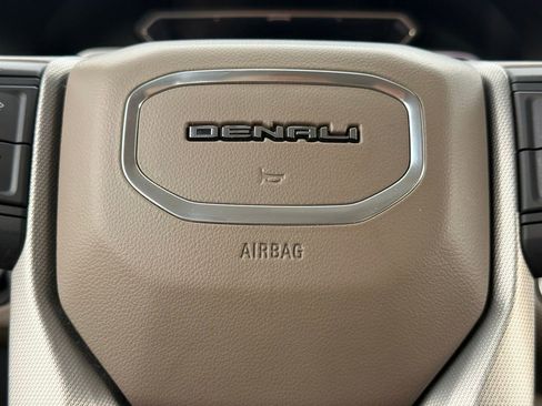 Used 2021 GMC Yukon XL Denali AWD/4WD image 18