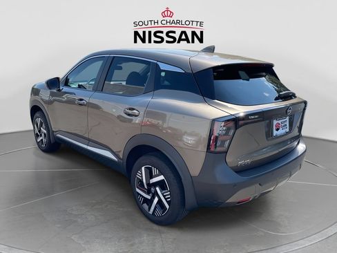 Used 2025 Nissan Kicks SV FWD image 4