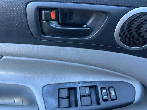 Used 2013 Toyota Tacoma 4x4 Double Cab w/ TRD Off-Road Pkg image 10