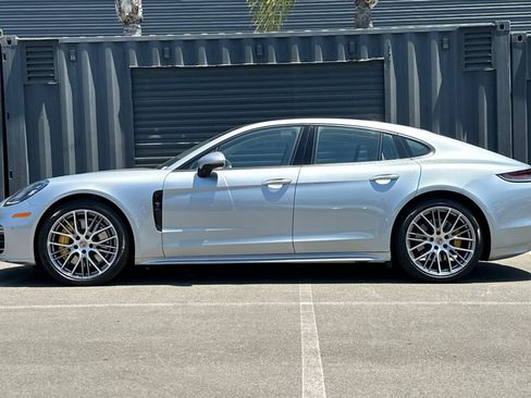 Certified 2021 Porsche Panamera image 2