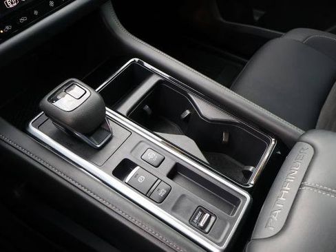 Certified 2024 Nissan Pathfinder SV FWD image 24