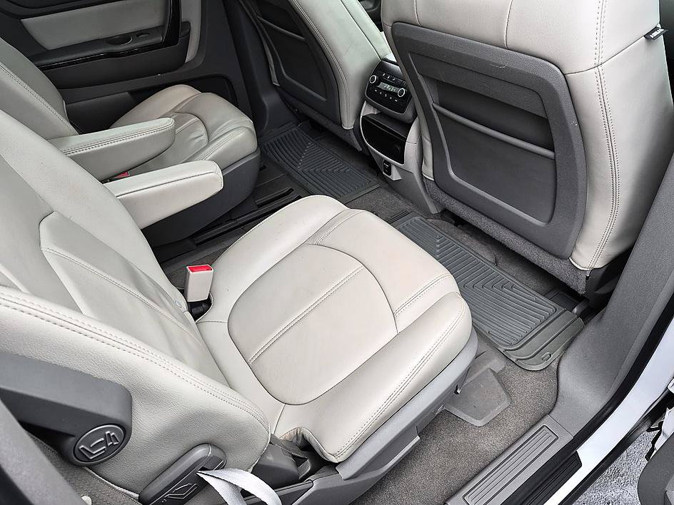 Used 2016 GMC Acadia SLT w/ Open Road Package FWD image 37