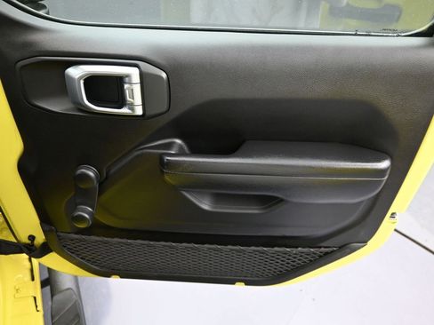 Used 2023 Jeep Gladiator Sport image 31