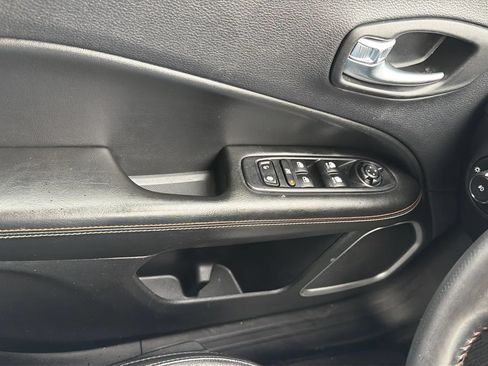 Used 2019 Jeep Compass Latitude AWD/4WD image 23