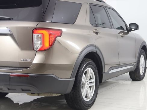 Used 2021 Ford Explorer XLT image 43