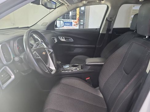 Used 2017 Chevrolet Equinox LT w/ Convenience Package image 8