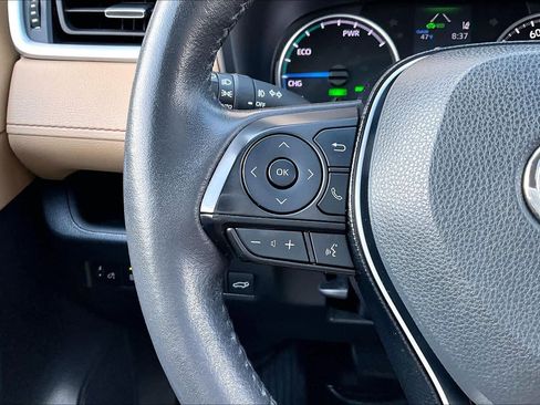 Used 2021 Toyota RAV4 XLE Premium image 24