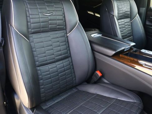 Certified 2024 Cadillac Escalade ESV Premium Luxury Platinum AWD/4WD image 23