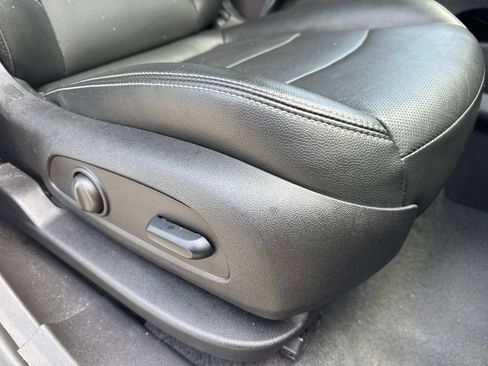 Used 2024 GMC Terrain SLT w/ Elevation Edition image 11