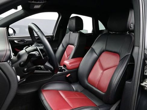 Certified 2023 Porsche Macan AWD/4WD image 5