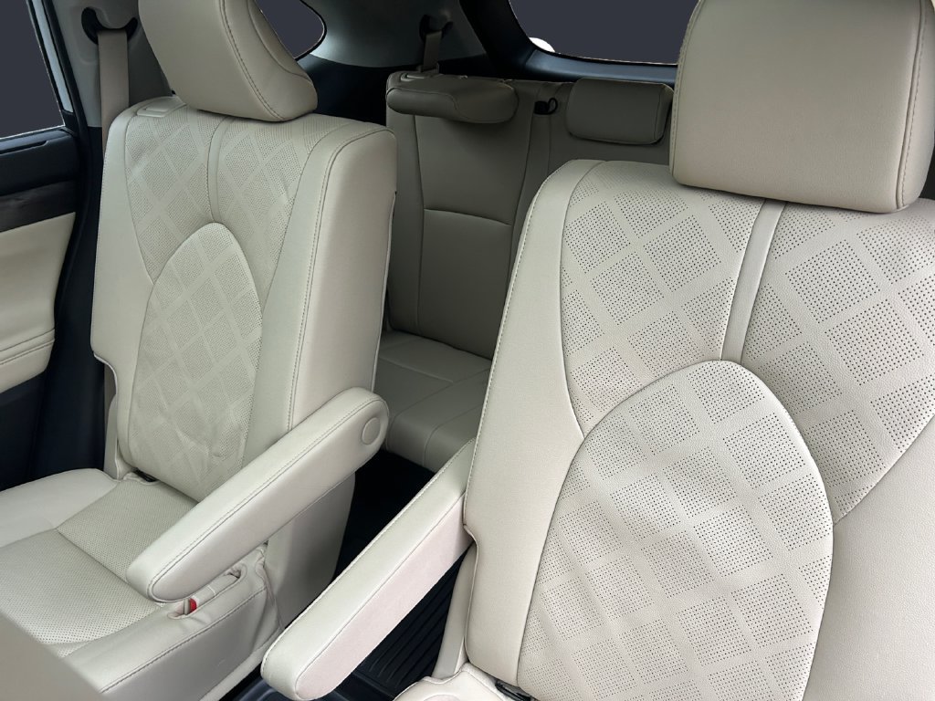 Used 2023 Toyota Highlander Platinum FWD image 13