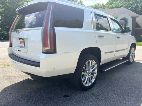 Used 2017 Cadillac Escalade Premium Luxury AWD/4WD image 3