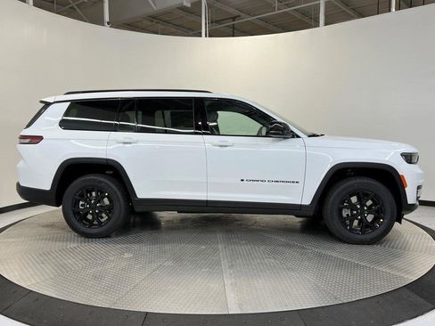 New 2025 Jeep Grand Cherokee L Altitude image 2