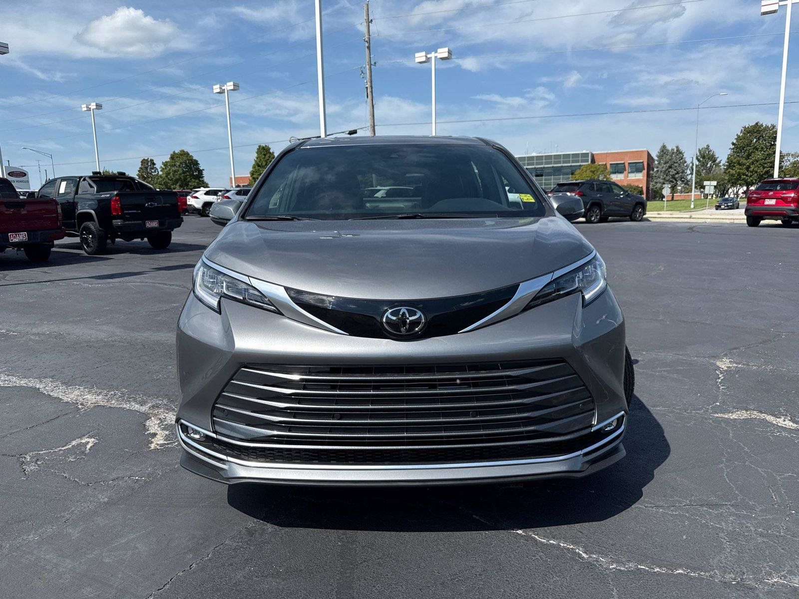 Used 2026 Toyota Sienna Limited AWD/4WD image 3
