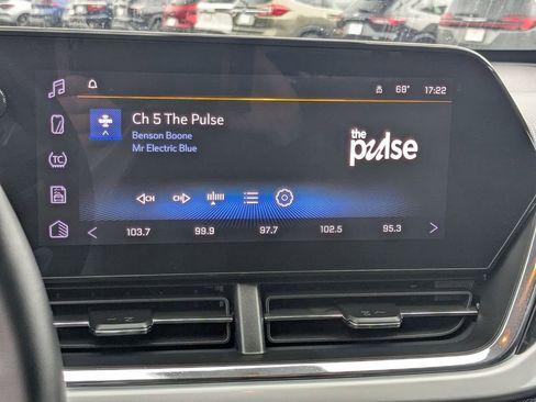 Used 2025 Chevrolet Trax LT w/ LT Convenience Package image 20