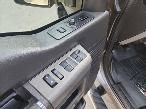 Used 2011 Ford F250 Lariat w/ Lariat Interior Pkg image 17