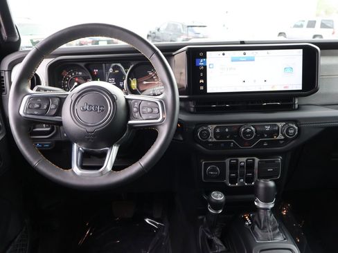 Used 2024 Jeep Wrangler Unlimited Sahara image 18