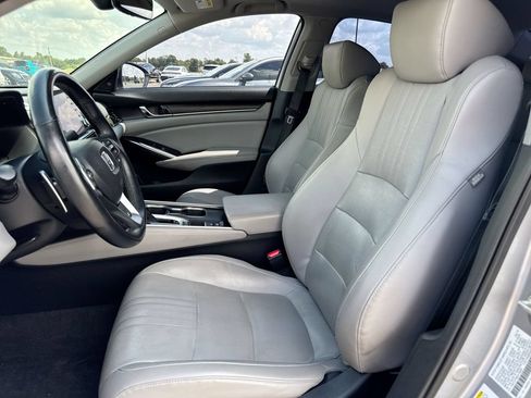 Used 2018 Honda Accord Touring image 11