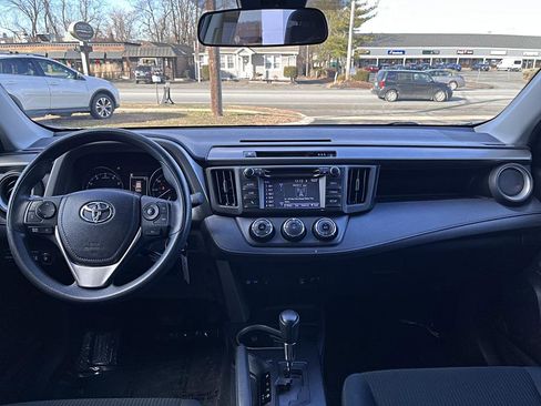 Used 2018 Toyota RAV4 LE image 8