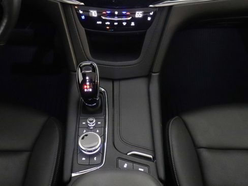 Used 2024 Cadillac XT6 Premium Luxury w/ Technology Package AWD/4WD image 31