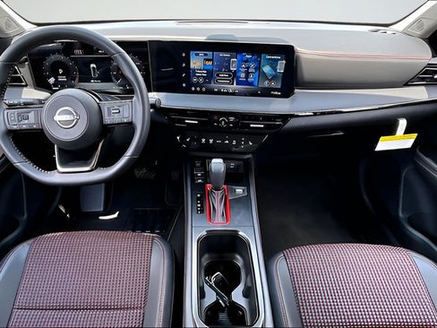 Certified 2026 Nissan Kicks SR w/ SR Premium Package AWD/4WD image 7