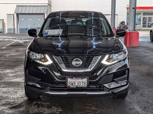 Used 2018 Nissan Rogue S image 2