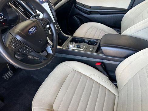 Used 2024 Ford Edge SE image 10