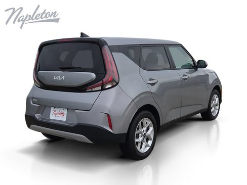 Used 2025 Kia Soul LX w/ LX Technology Package FWD image 5