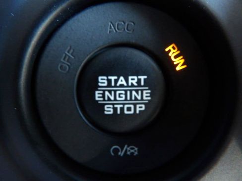 Used 2018 Jeep Wrangler Unlimited Sahara AWD/4WD image 17