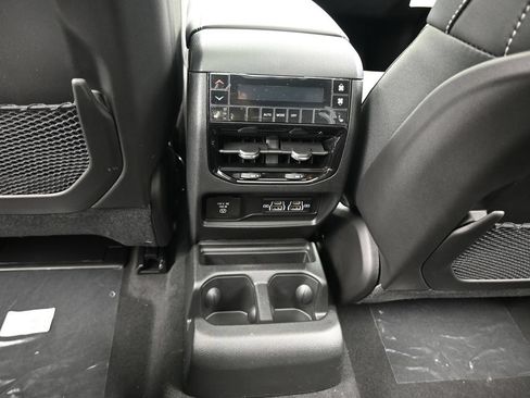 Used 2025 Jeep Grand Cherokee L Limited RWD image 30