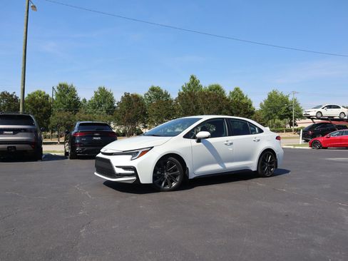 Used 2024 Toyota Corolla SE FWD image 6