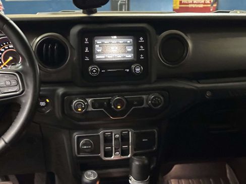 Used 2018 Jeep Wrangler Unlimited Sport S AWD/4WD image 22