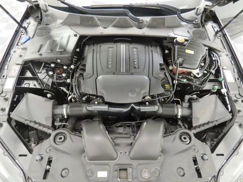 Used 2019 Jaguar XJ R-Sport image 30