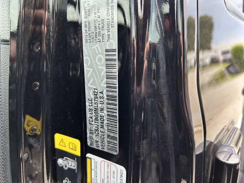 Used 2021 Jeep Gladiator Rubicon w/ Dual Top Group AWD/4WD image 12