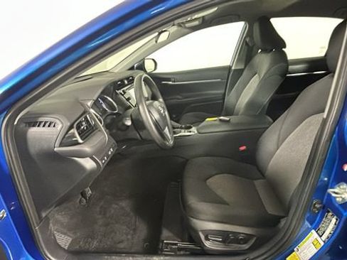 Used 2020 Toyota Camry LE FWD image 11