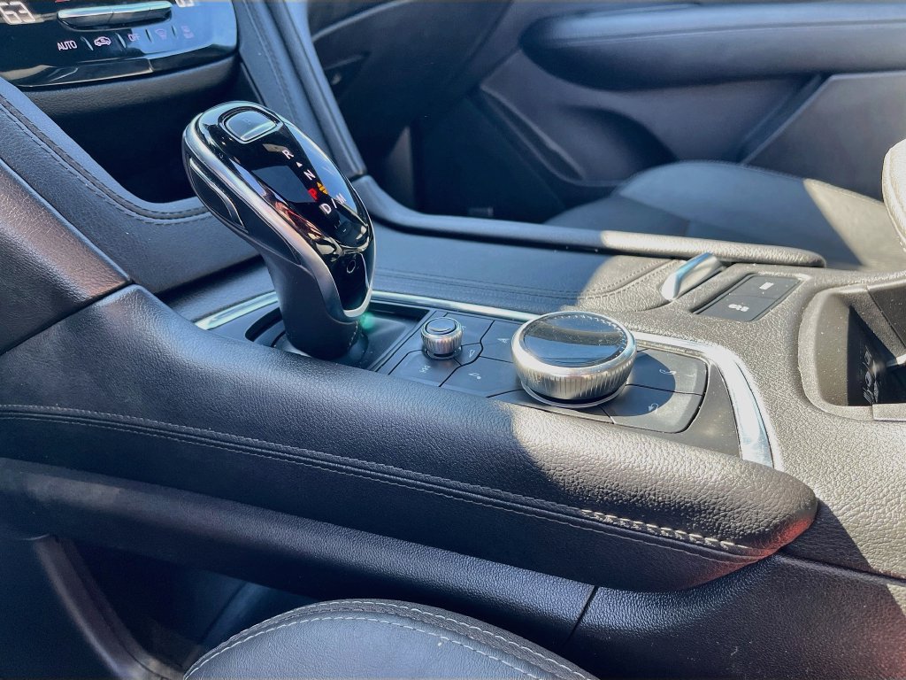 Used 2022 Cadillac XT5 Sportv w/ LPO, ONYX Package AWD/4WD image 17