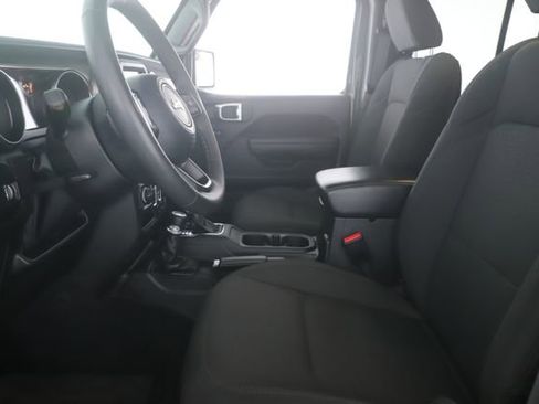 Used 2023 Jeep Gladiator Sport AWD/4WD image 16