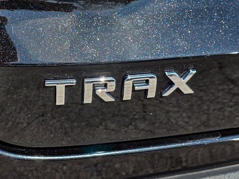 Certified 2025 Chevrolet Trax LT image 8