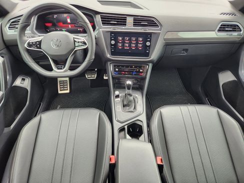 Used 2024 Volkswagen Tiguan SE R-Line image 9
