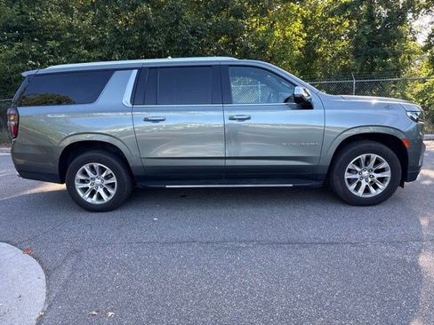 Used 2023 Chevrolet Suburban Premier AWD/4WD image 12