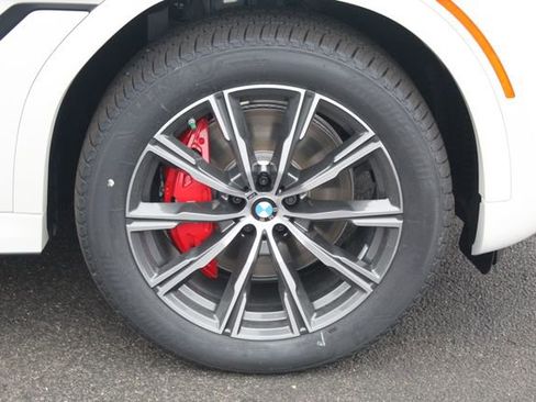 New 2026 BMW X6 xDrive40i w/ Executive Package image 11