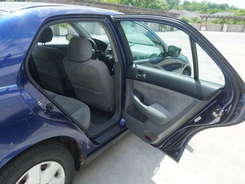 Used 2004 Honda Accord LX image 39