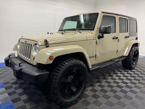 Used 2017 Jeep Wrangler Unlimited Sahara w/ Trailer Tow Group AWD/4WD image 3