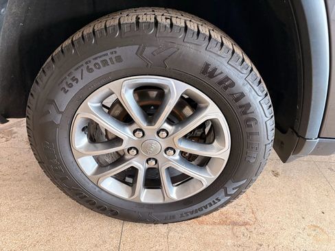 Used 2016 Jeep Grand Cherokee Limited image 42