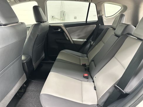 Used 2015 Toyota RAV4 Limited AWD/4WD image 33