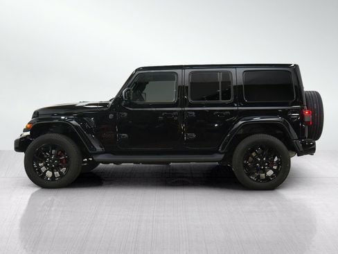 Used 2022 Jeep Wrangler Unlimited Sahara AWD/4WD image 2