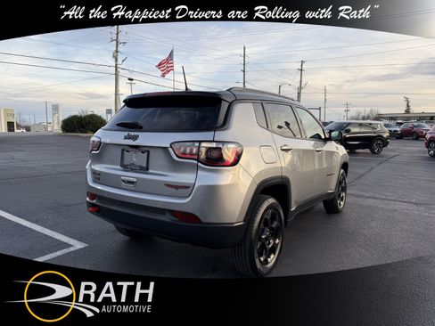 Used 2023 Jeep Compass Trailhawk image 9